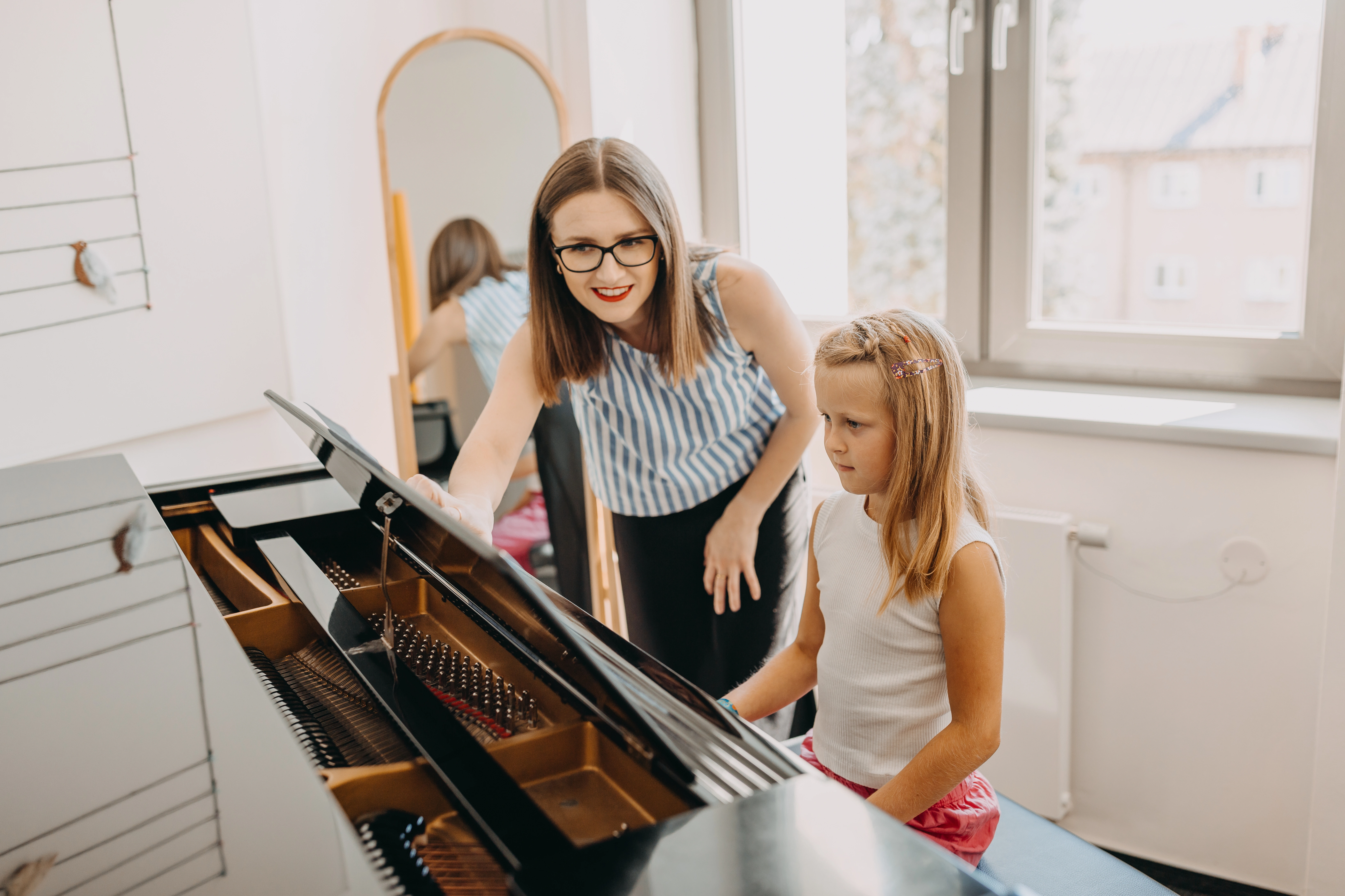 Piano lesson with child